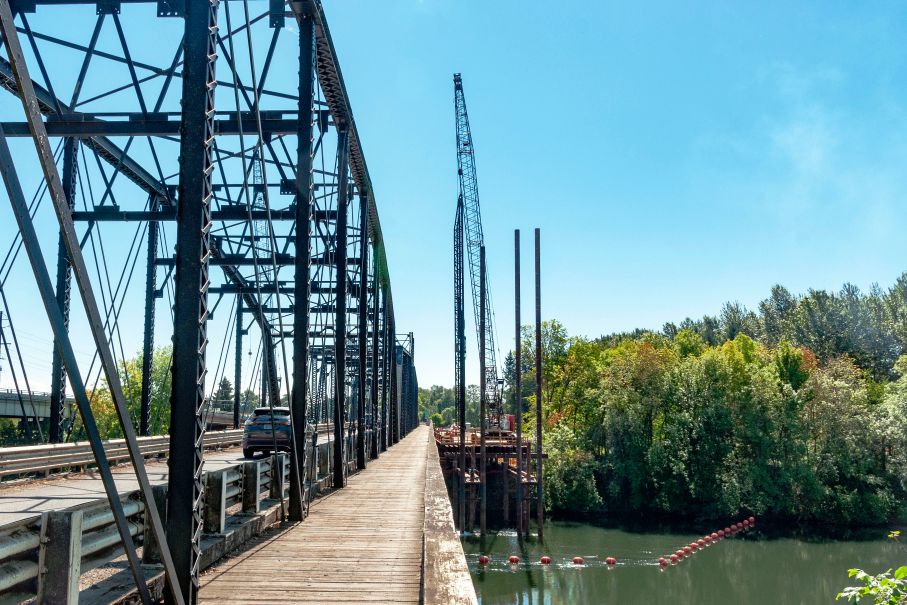 Van-Buren-Bridge-907x605